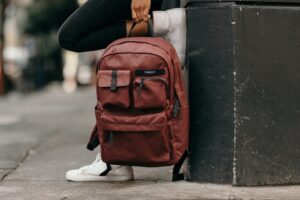Pack lite - Best Tips For Solo Travellers