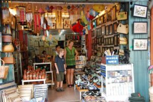 Shop Memories - Best Tips For Solo Travellers